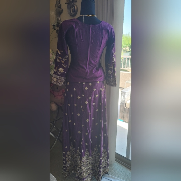 Hindu  suit skirt and blouse - Picture 6 of 10